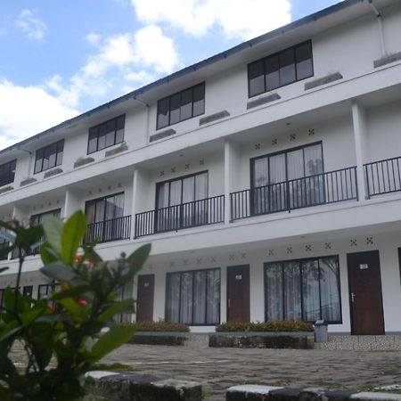 Puncak Village Hotel & Kampung Main Anak Gadok Exterior photo